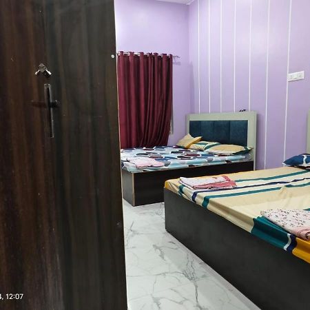 Shree Ayodhya Dham Guest House 300 Meter From Sri Ram Temple Free Pick Up , Drop , Breakfast & Wifi מראה חיצוני תמונה