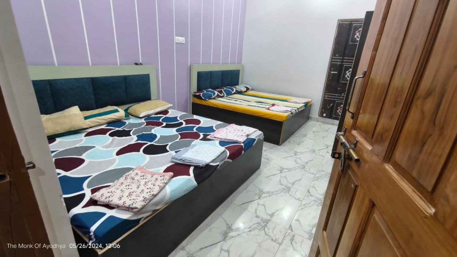Shree Ayodhya Dham Guest House 300 Meter From Sri Ram Temple Free Pick Up , Drop , Breakfast & Wifi מראה חיצוני תמונה
