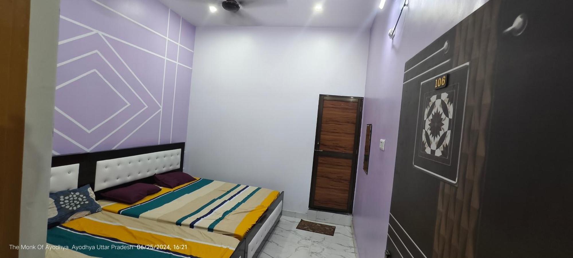 Shree Ayodhya Dham Guest House 300 Meter From Sri Ram Temple Free Pick Up , Drop , Breakfast & Wifi מראה חיצוני תמונה